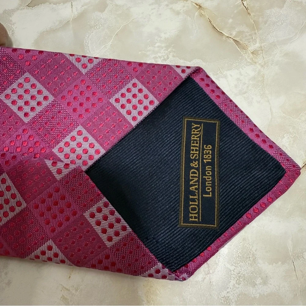 NWOT Holland & Sherry‎ London Men's Silk Printed Shape Tie Pink 3 1/2